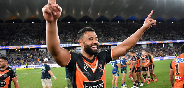 Dragons sign Musgrove and release Burgess