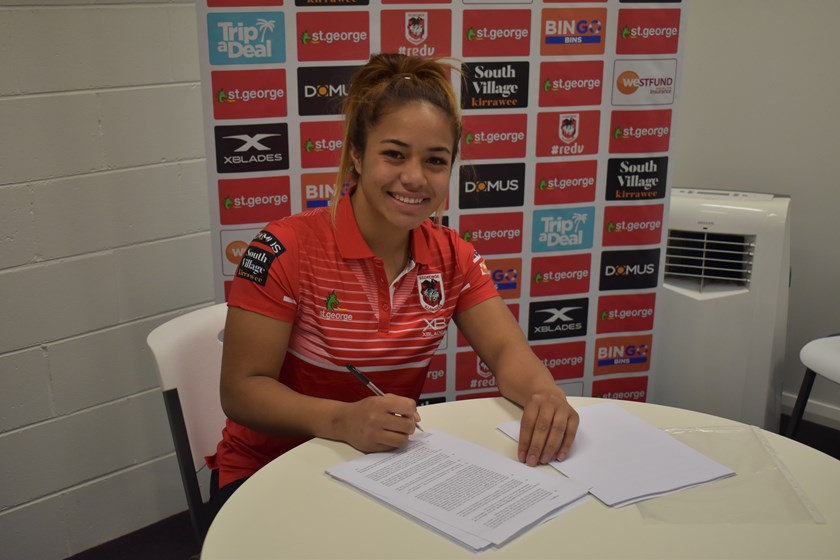 Aaliyah Fasavalu-Fa'amausili signs her first professional NRL contract with the St George Illawarra Dragons.
