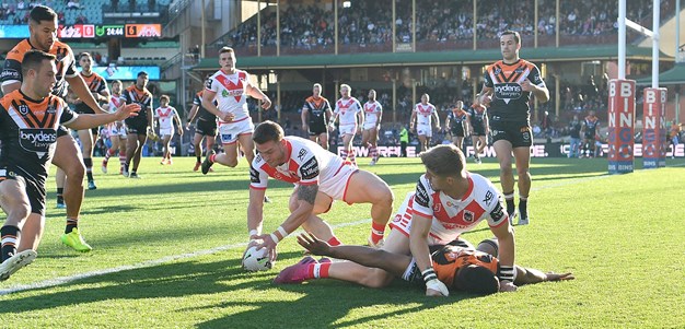 Aitken pounces on loose ball for try