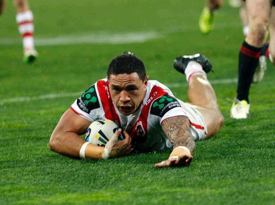 Dragons Tyson Frizell scores a try:           NRL Rugby League, Round 22, NZ Warriors v St George Dragons at Westpac Stadium, Saturday 8th August 2015. Digital image by Shane Wenzlick, copyright nrlphotos.com