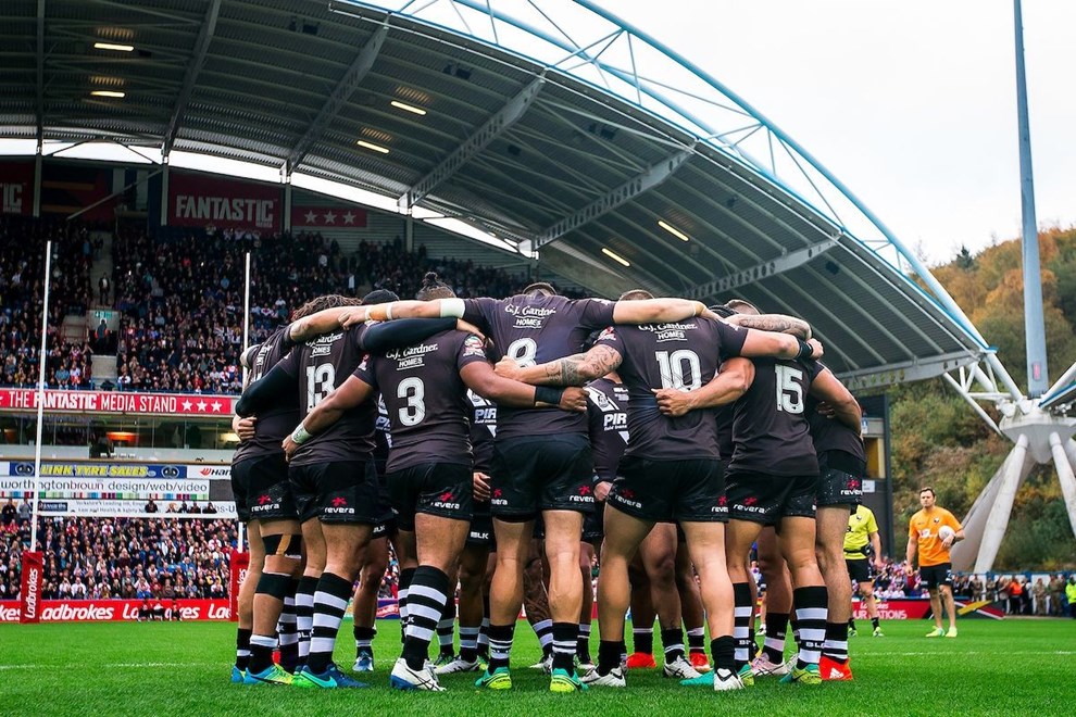 Picture by Alex Whitehead/SWpix.com - 29/10/16 - Rugby League - 2016 Ladbrokes Four Nations - England v New Zealand - The John Smith's Stadium, Huddersfield, England - New Zealand players during the Haka.