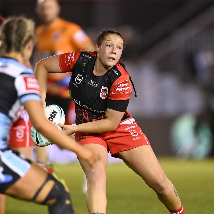 Sharks hold off Dragons in maiden local derby