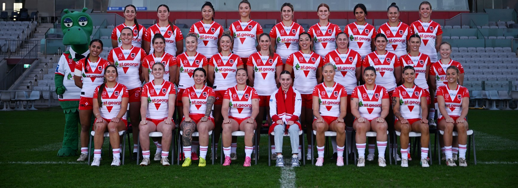 NRLW member links up with squad for 2024 team photo