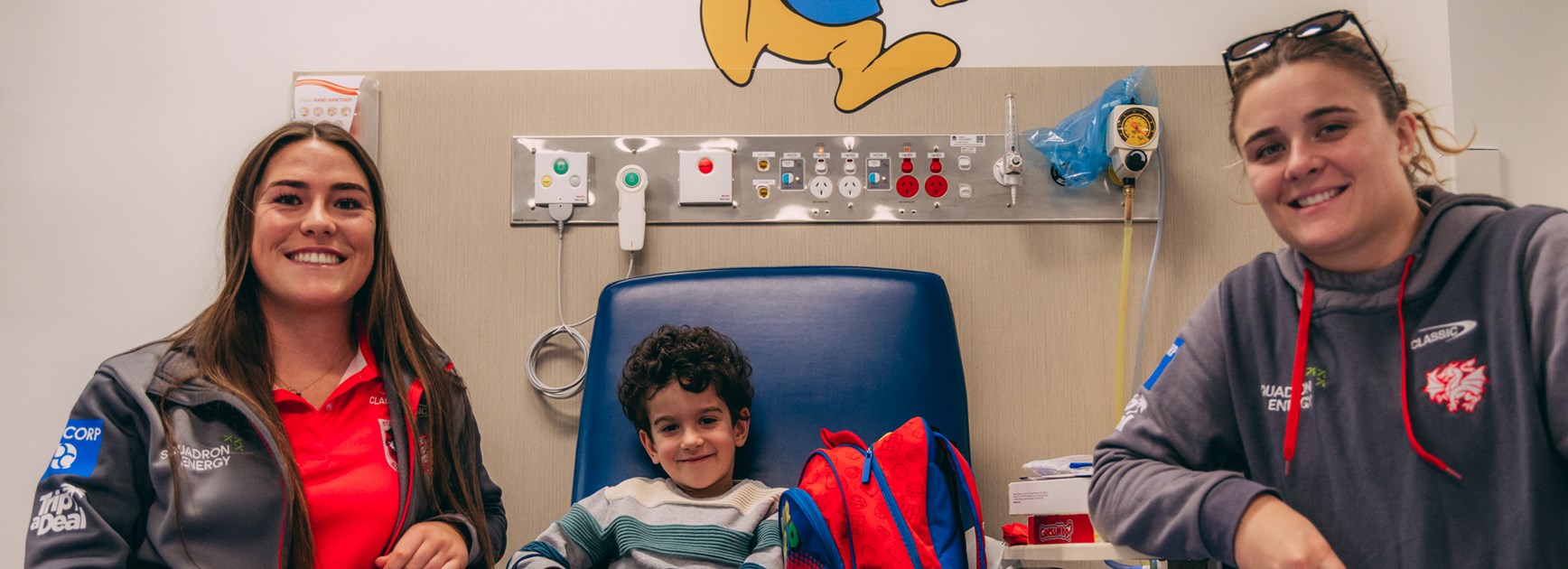Keele Browne & Hannah Southwell pose with a young fan.