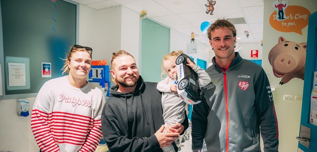 Dragons visit Wollongong Hospital for Children's Week