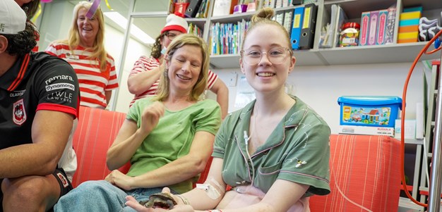 Gallery: Dragons visit Wollongong Hospital