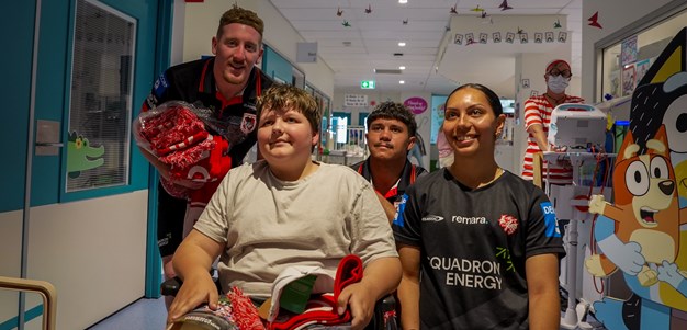 Dragons visit Wollongong Hospital for Children’s Ward Party Week