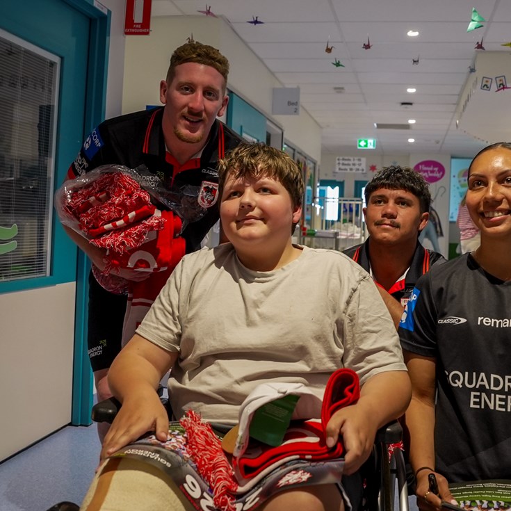 Dragons visit Wollongong Hospital for Children’s Ward Party Week