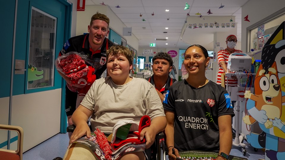 Dragons visit Wollongong Hospital for Children’s Ward Party Week